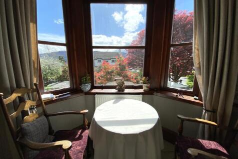 DINING R0OM WINDOW.JPG