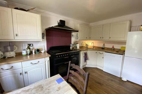 KITCHEN 2.JPG