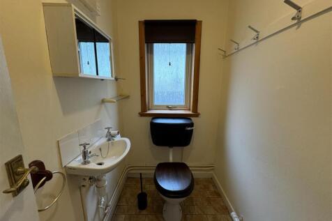 DOWNSTAIRS WC.JPG