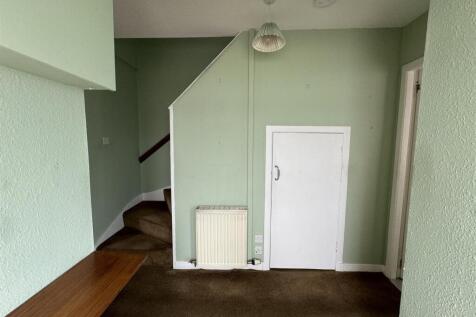 ENTRANCE HALLWAY.JPG