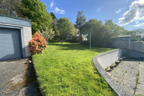 REAR GARDEN.JPG