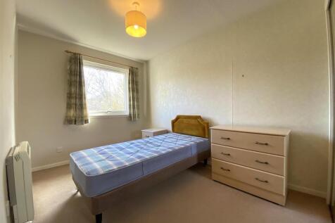 BEDROOM 1.1.JPG