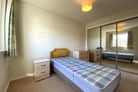 BEDROOM.JPG