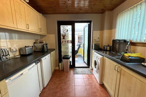 KITCHEN 1.JPG
