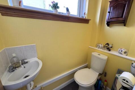 CLOAKROOM.JPG