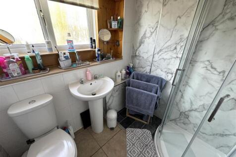 SHOWER ROOM .JPG