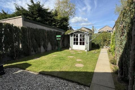 REAR GARDEN 1.JPG