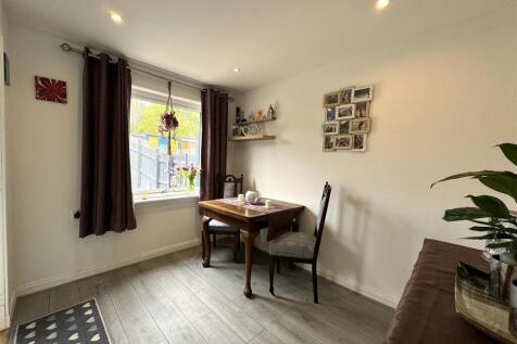 DINING ROOM.JPG