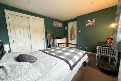 BEDROOM 1.1.JPG