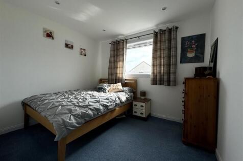 BEDROOM 2.1.JPG