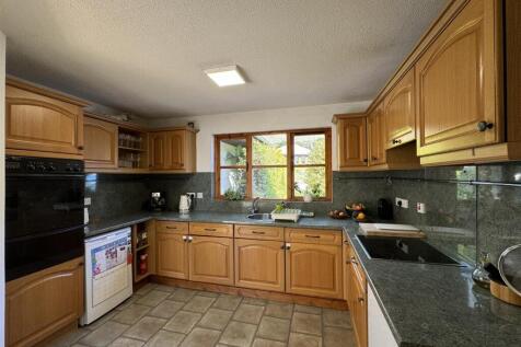 KITCHEN 1.JPG