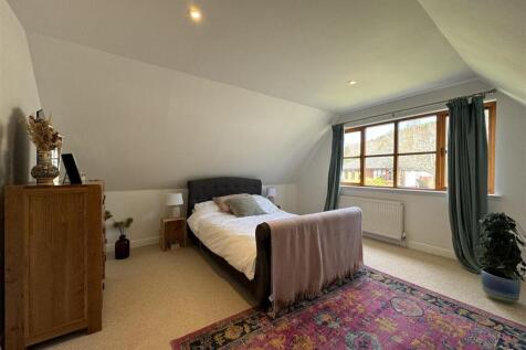 BEDROOM 1.JPG