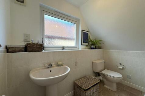BATHROOM 2.JPG