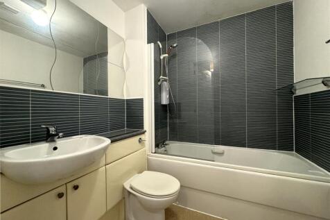 BATHROOM.JPG