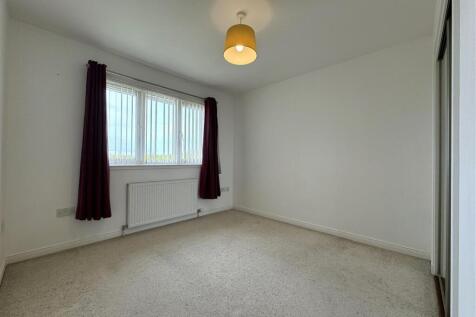 BEDROOM 1.JPG