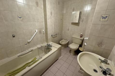 BATHROOM.JPG