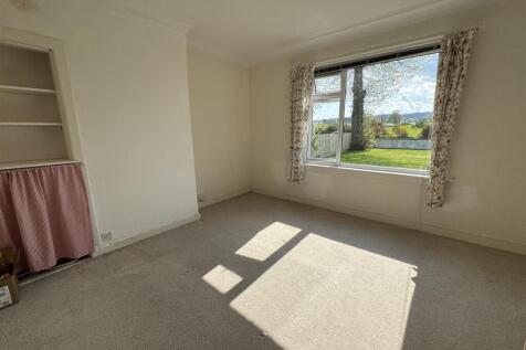 BEDROOM 1.JPG