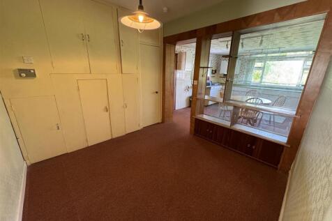DINING ROOM .JPG