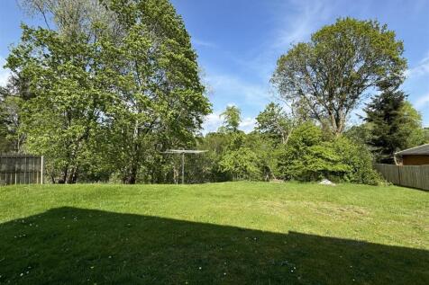 REAR GARDEN 1.JPG