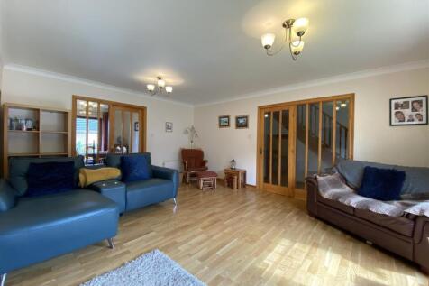 LOUNGE 2.JPG
