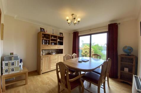 DINING ROOM.JPG