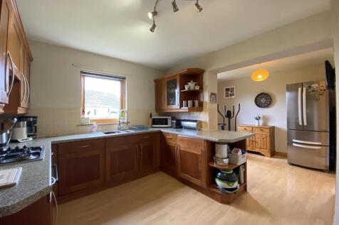 KITCHEN FAMILY ROOM.JPG