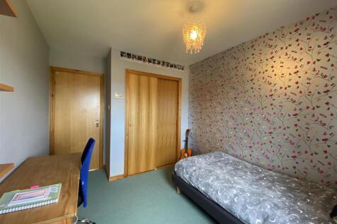 BEDROOM 2.2.JPG