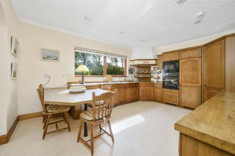KITCHEN 2.jpg