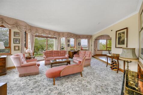 LOUNGE 1.jpg