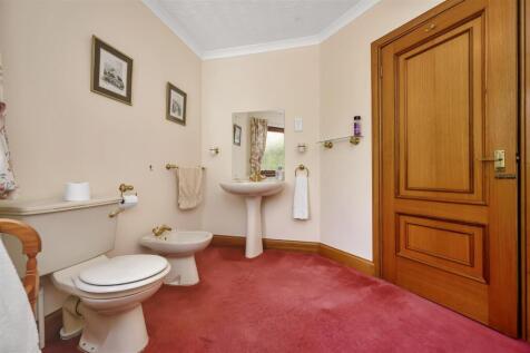 BATHROOM 2.jpg
