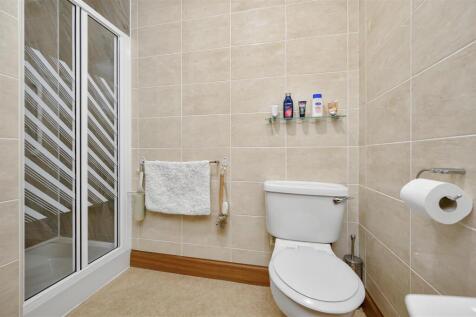 SHOWER ROOM .jpg