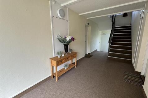 COMMUNAL HALLWAY.JPG