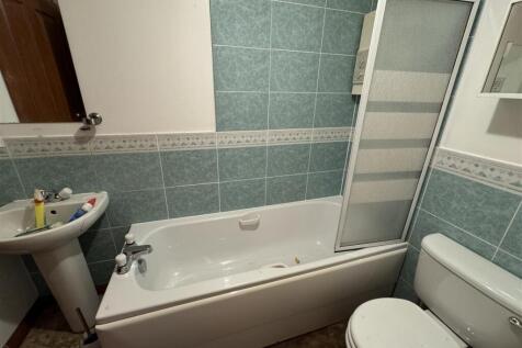 BATHROOM.JPG