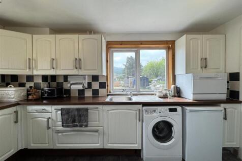 KITCHEN 3.JPG