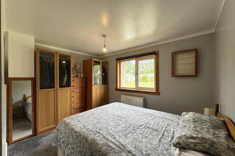 BEDROOM 1.JPG