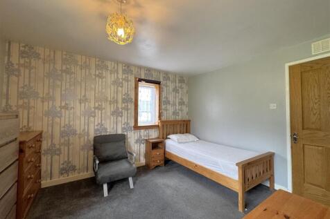 BEDROOM 2.JPG