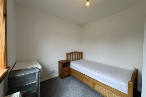 BEDROOM 3.JPG