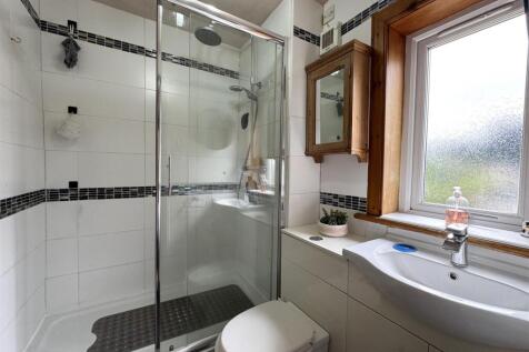 SHOWER ROOM.JPG