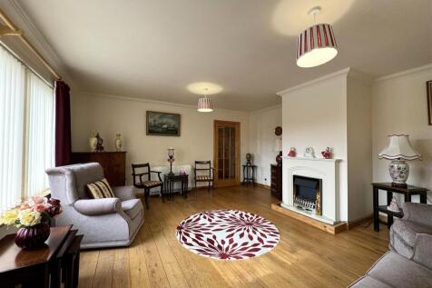 LOUNGE 1.JPG