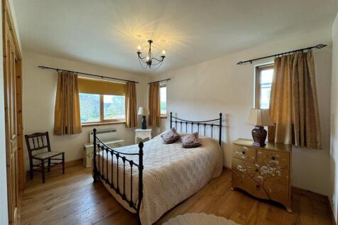 BEDROOM 1.JPG