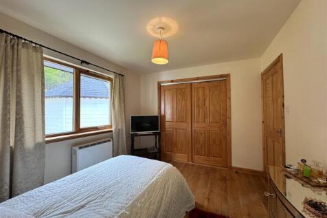 BEDROOM 2.2.JPG