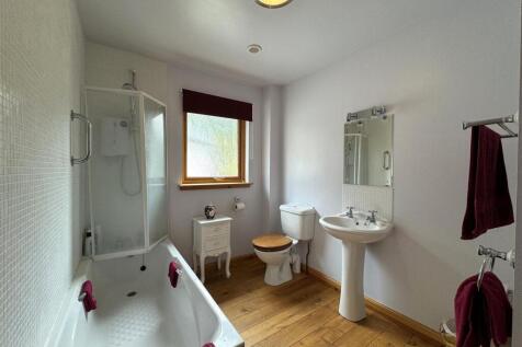 BATHROOM.JPG