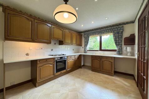 KITCHEN 3.JPG