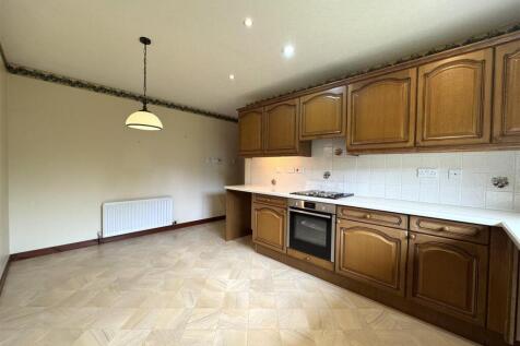 KITCHEN 2.JPG