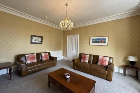 LOUNGE 3.JPG