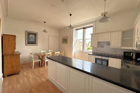 KITCHEN DINER 2.JPG