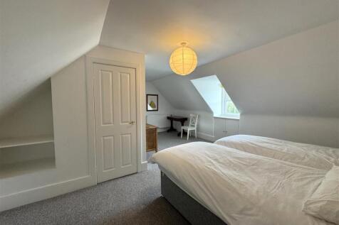BEDROOM 2.2.JPG