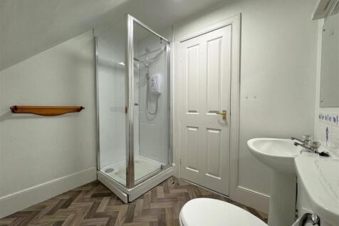 ENSUITE 2.JPG