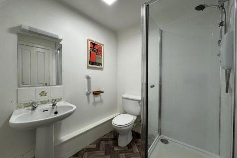 ENSUITE 3.JPG