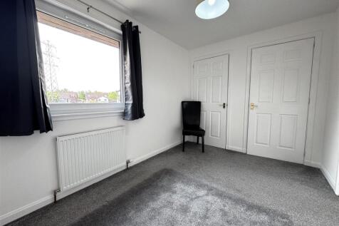 BEDROOM 1.JPG